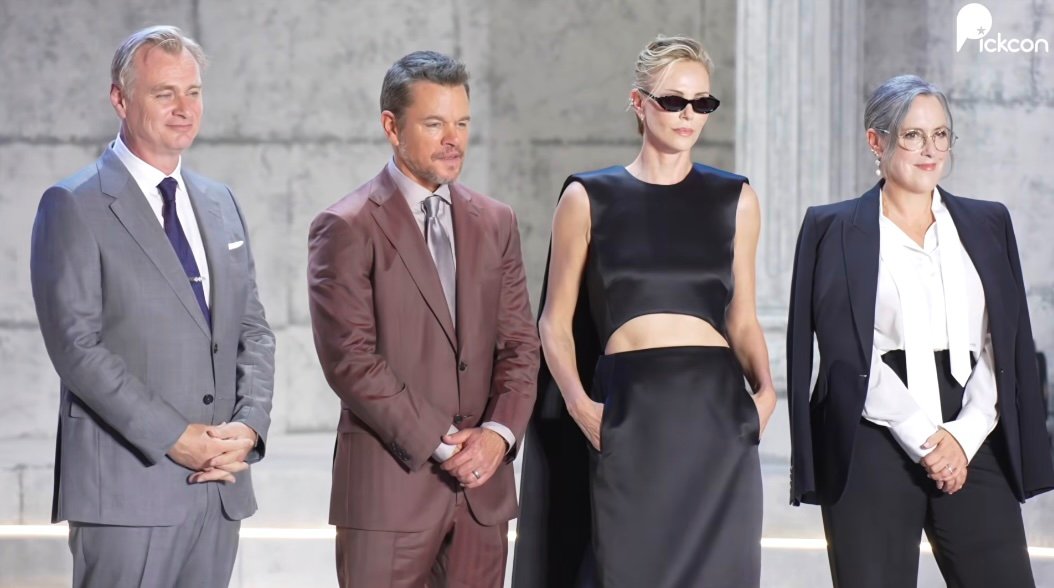 O diretor Christopher Nolan, Matt Damon, Charlize Theron e a produtora de cinema Emma Thomas, que visitaram a Coreia para o lançamento de 'Odyssey(Fonte:Pickon)