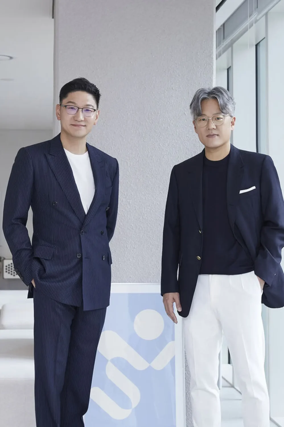 Os co-CEOs da SM, Daniel Jang (à direita) e Dmitry YJ Tak