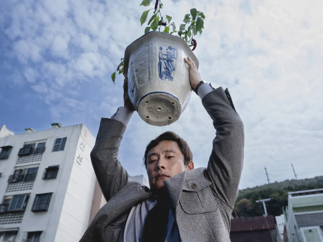 Por que vale a pena redescobrir No Other Choice, de Park Chan-wook